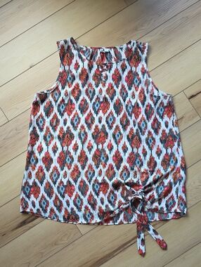 Sleeveless Knot-Hem Printed Tank Top - White with Red, Orange & Blue Pattern